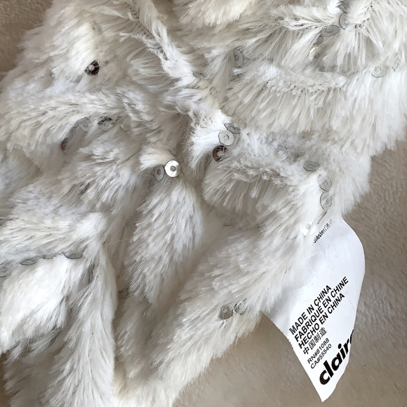 Claire’s Plush Faux Fur Aviator Style Hat and Scarf Set - Picture 6 of 8